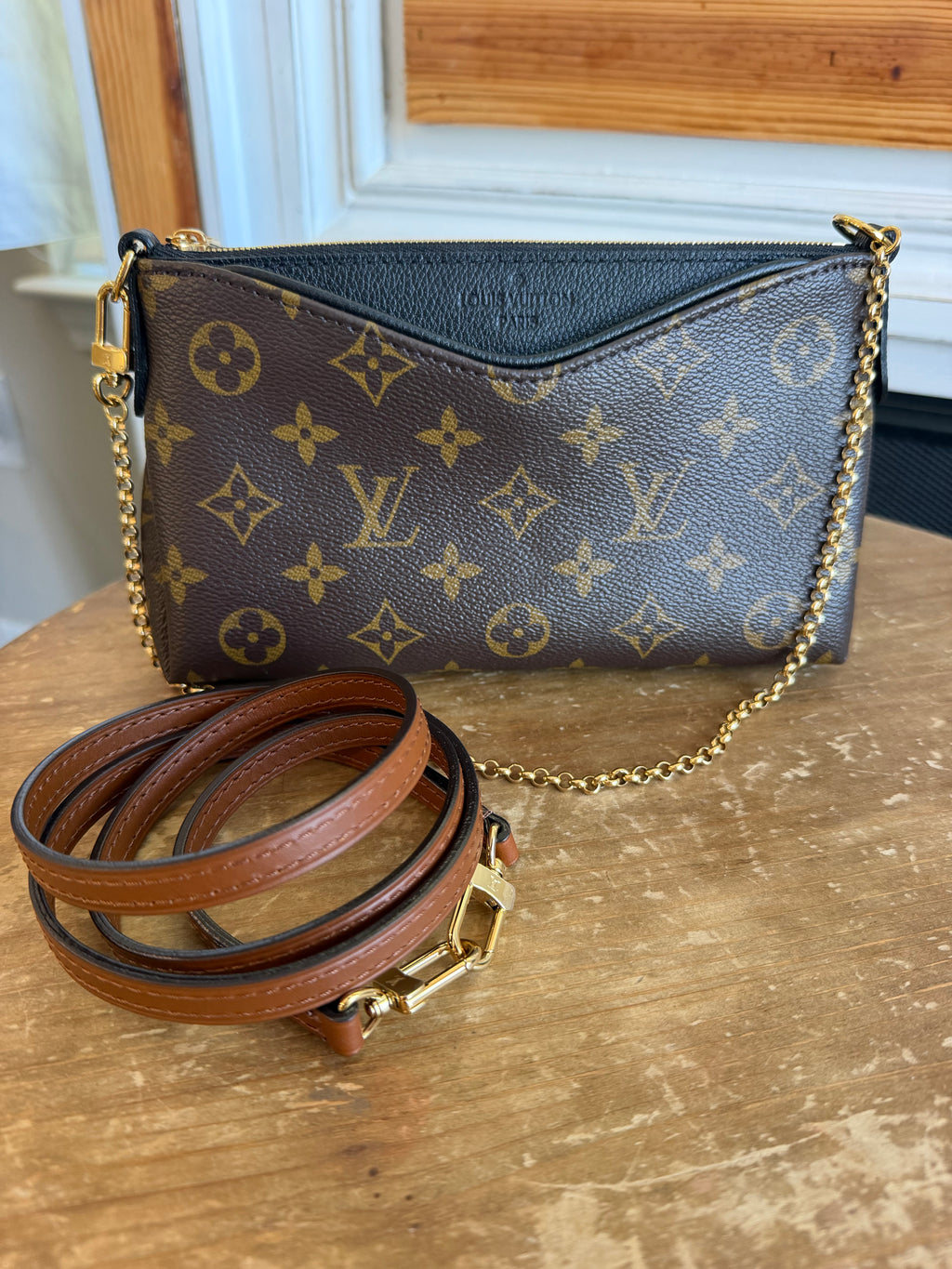 Pallas Clutch in Black