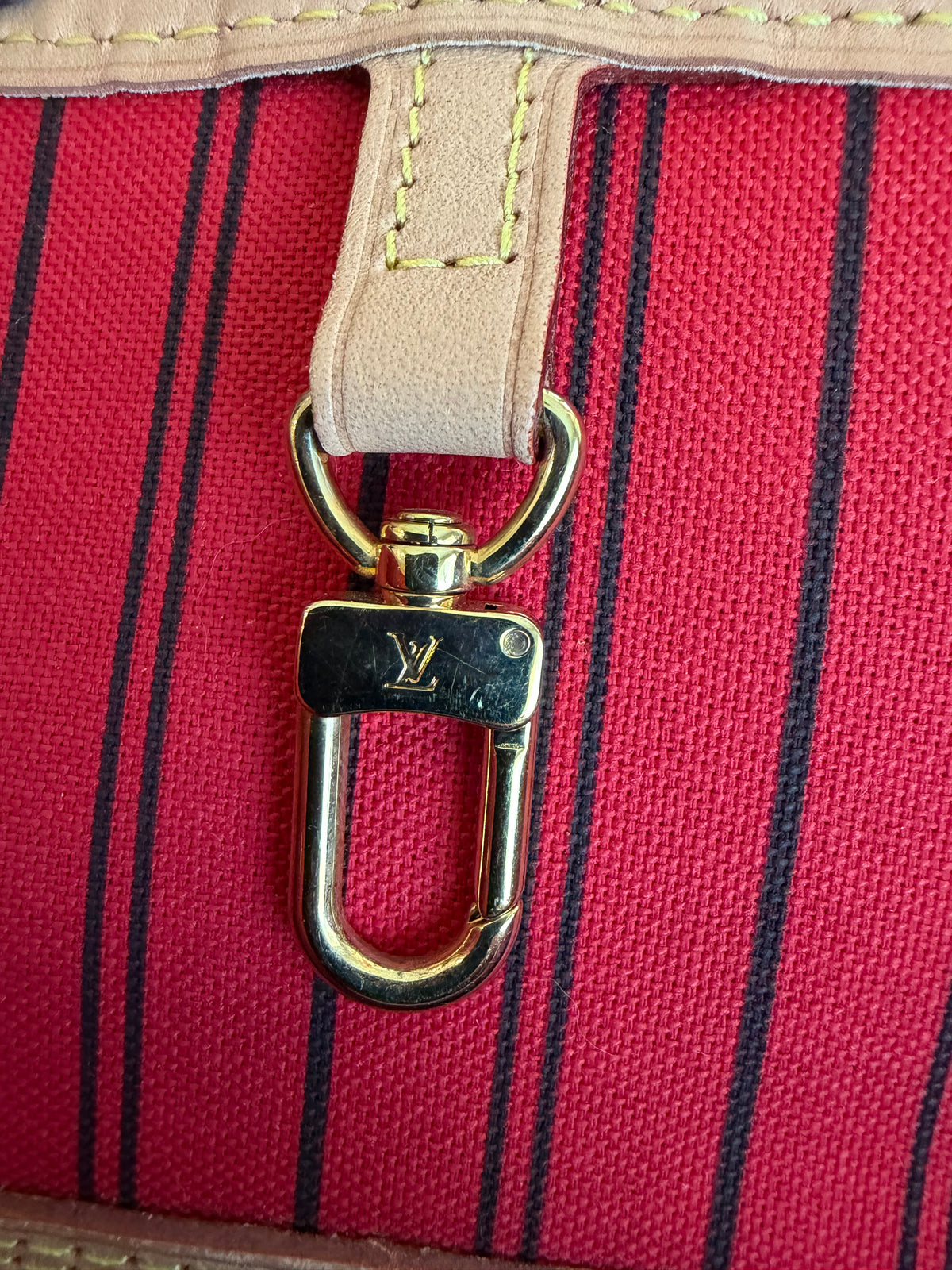 Neverfull MM with Pouch in Monogram with Red Interior