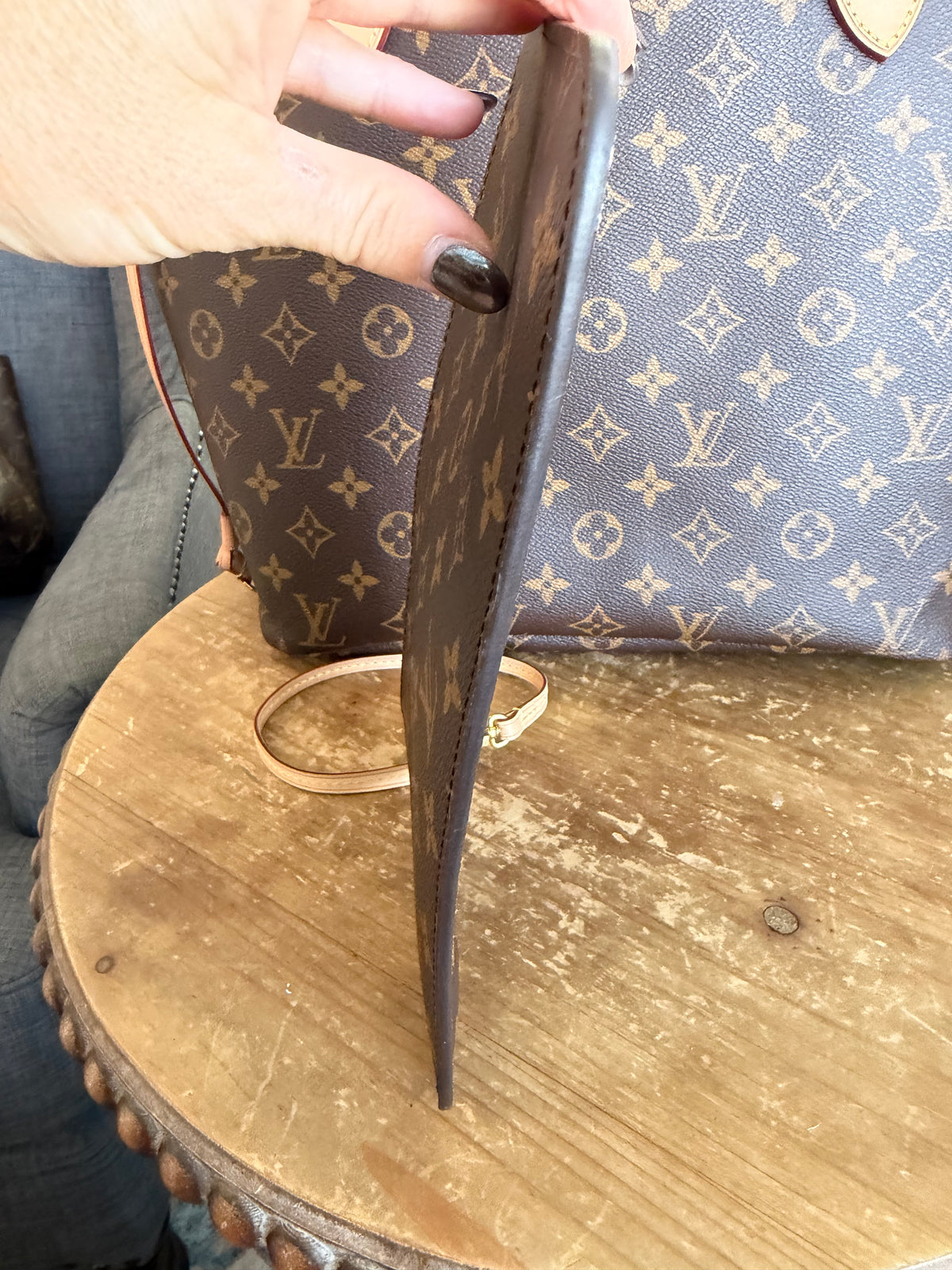 Neverfull MM with Pouch in Monogram with Red Interior