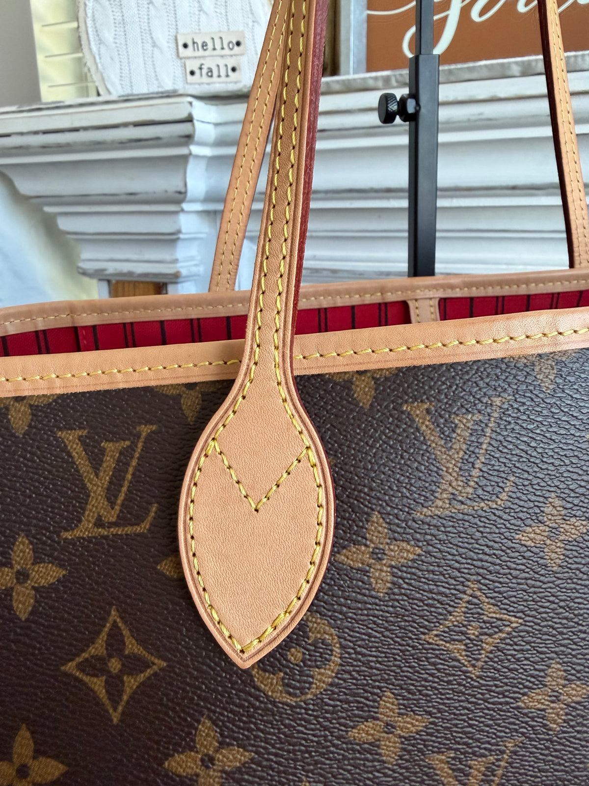 Neverfull MM with Pouch in Monogram with Red Interior