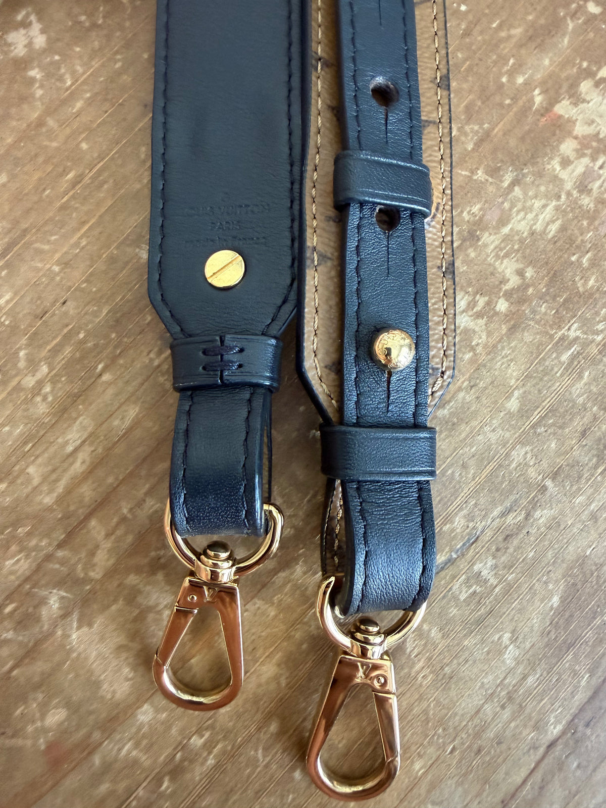 Bandouliere adjustable reverse mono and black leather strap