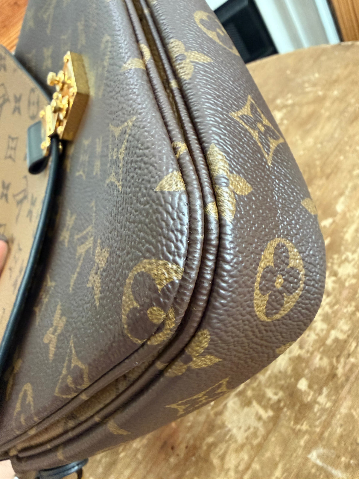 Pochette Métis in Reverse Monogram