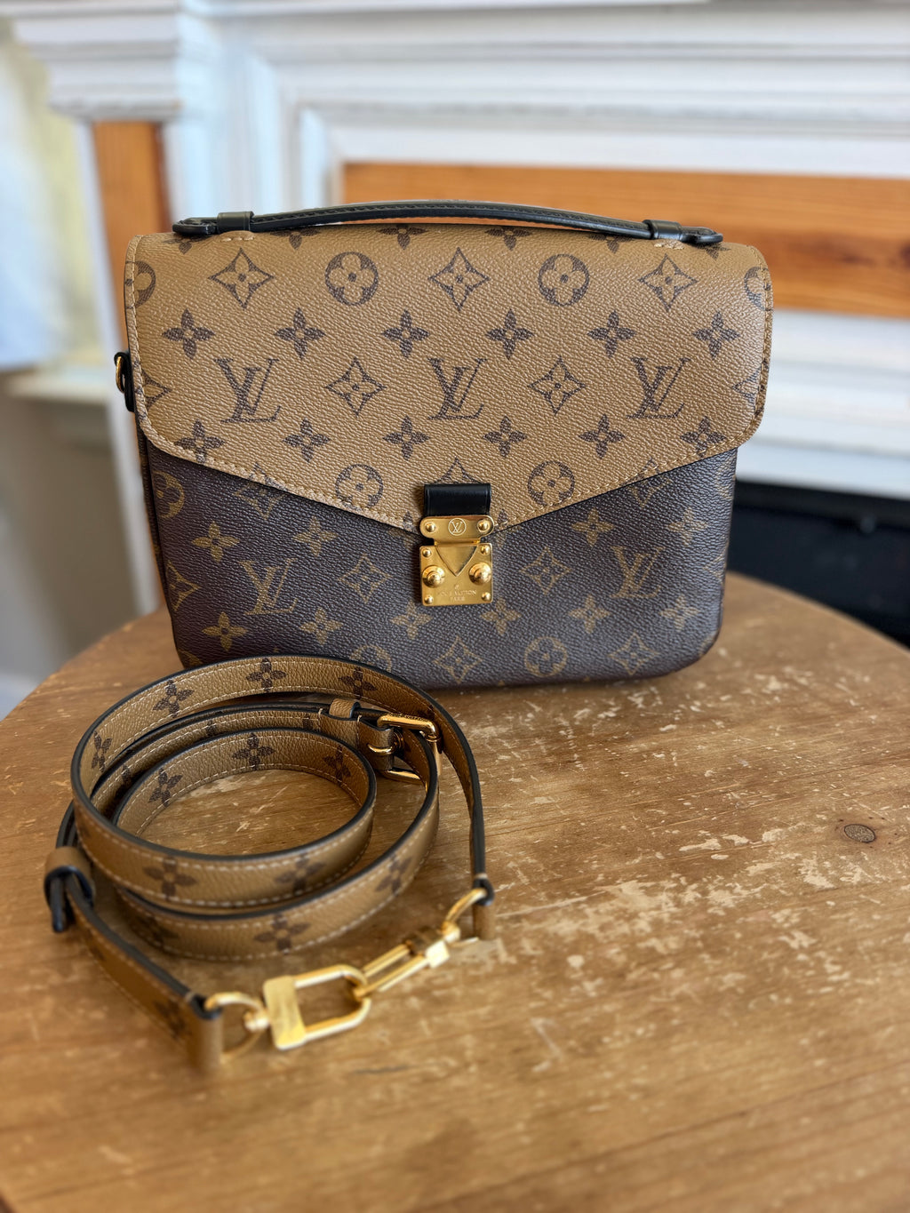 Pochette Métis in Reverse Monogram