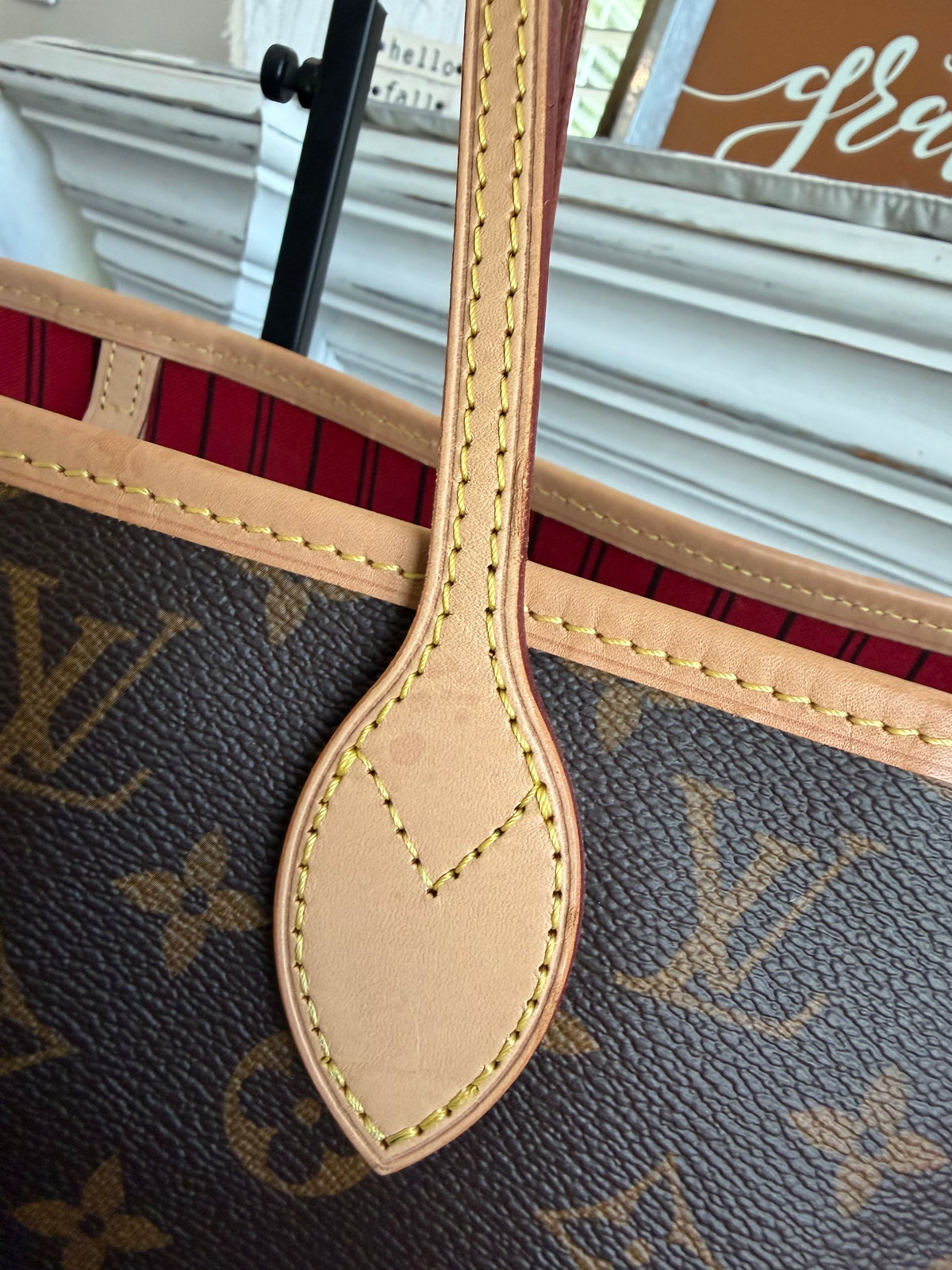 Neverfull MM with Pouch in Monogram with Red Interior