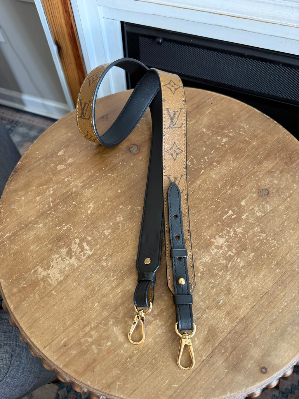 Bandouliere adjustable reverse mono and black leather strap