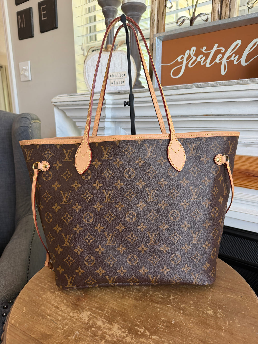 Neverfull MM with Pouch in Monogram with Red Interior