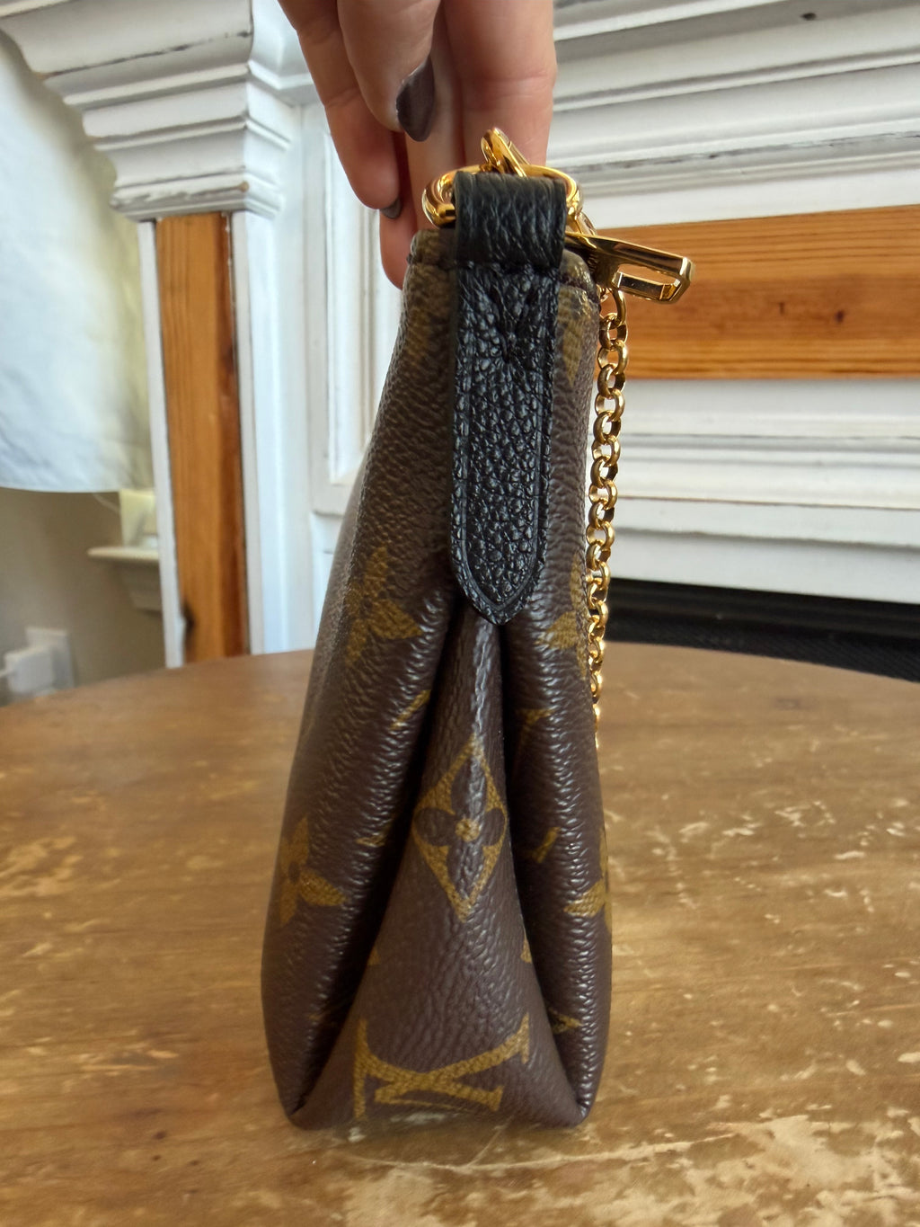 Pallas Clutch in Black