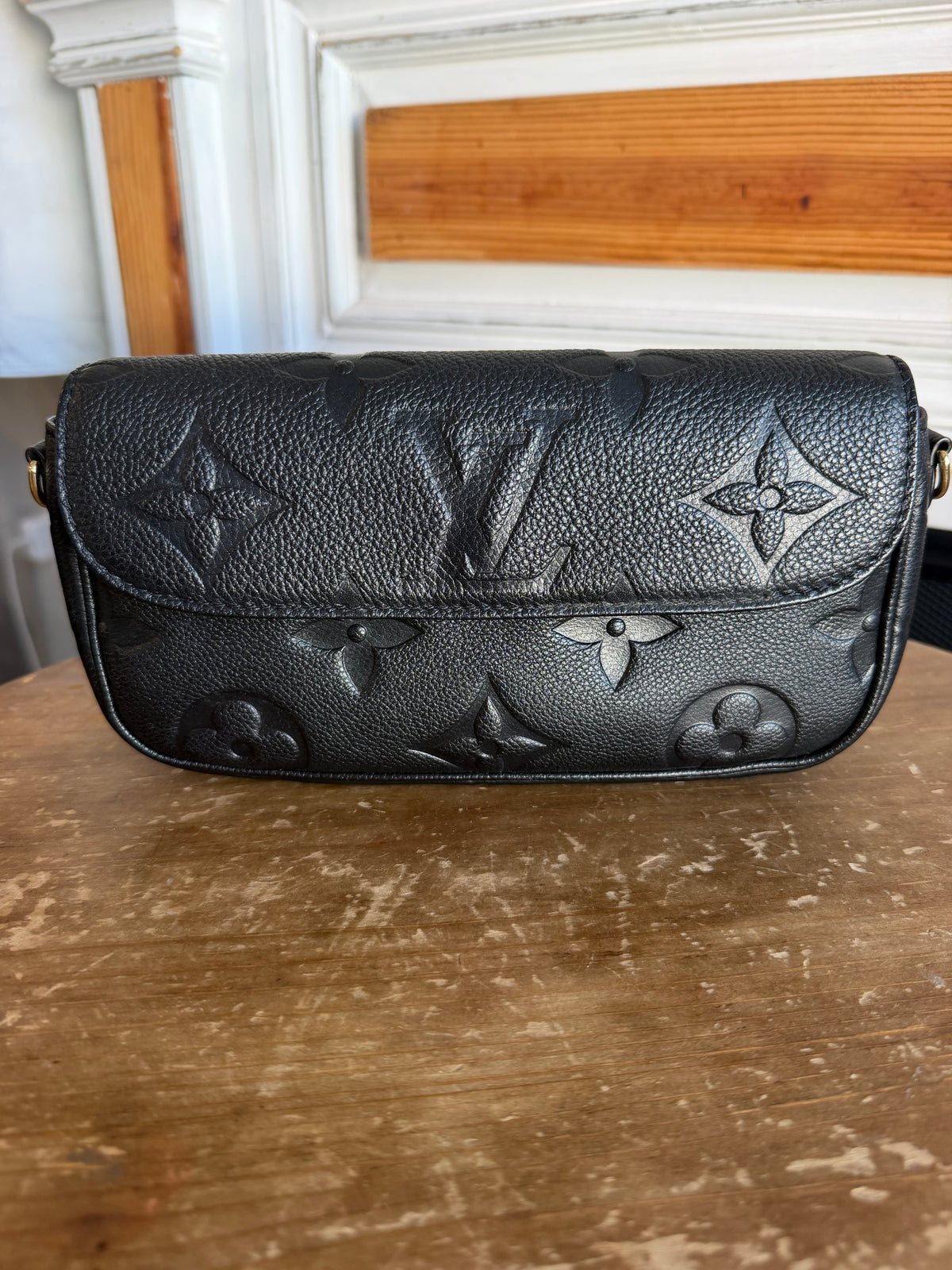 Wallet on Chain Ivy Empreinte in Black