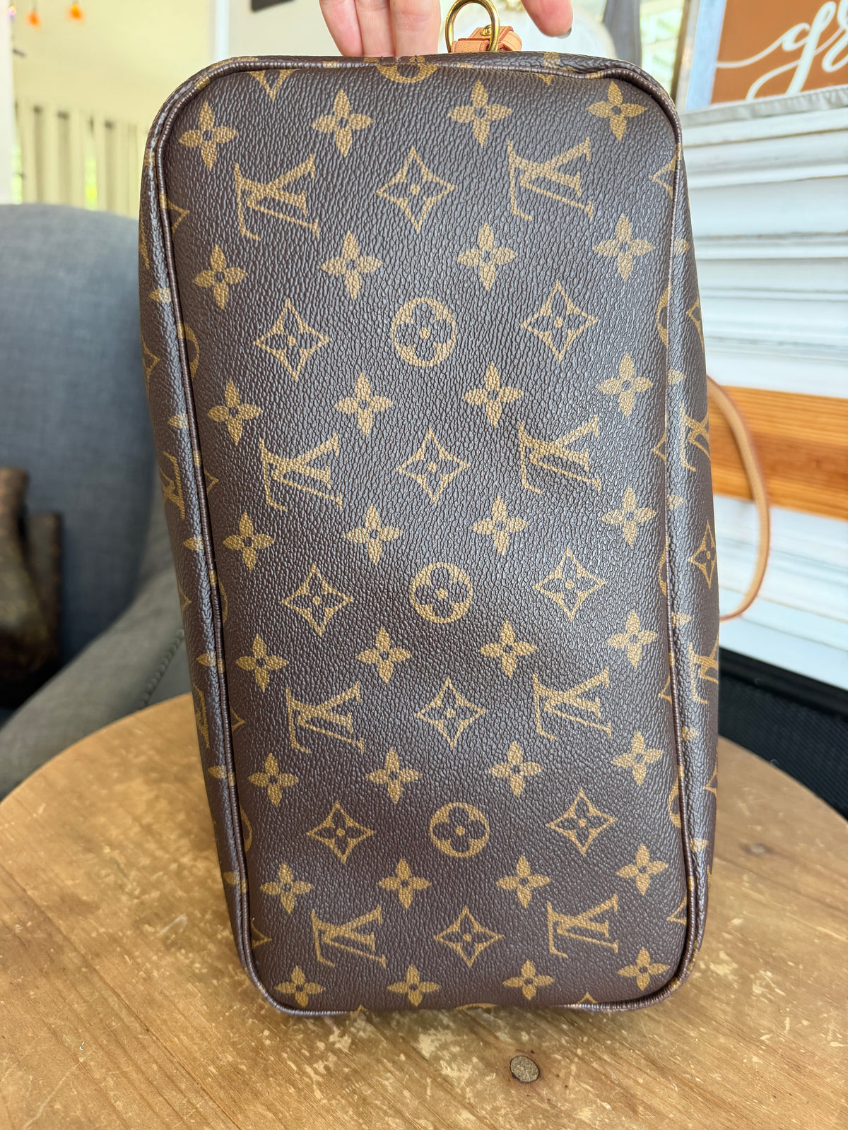 Neverfull MM with Pouch in Monogram with Red Interior