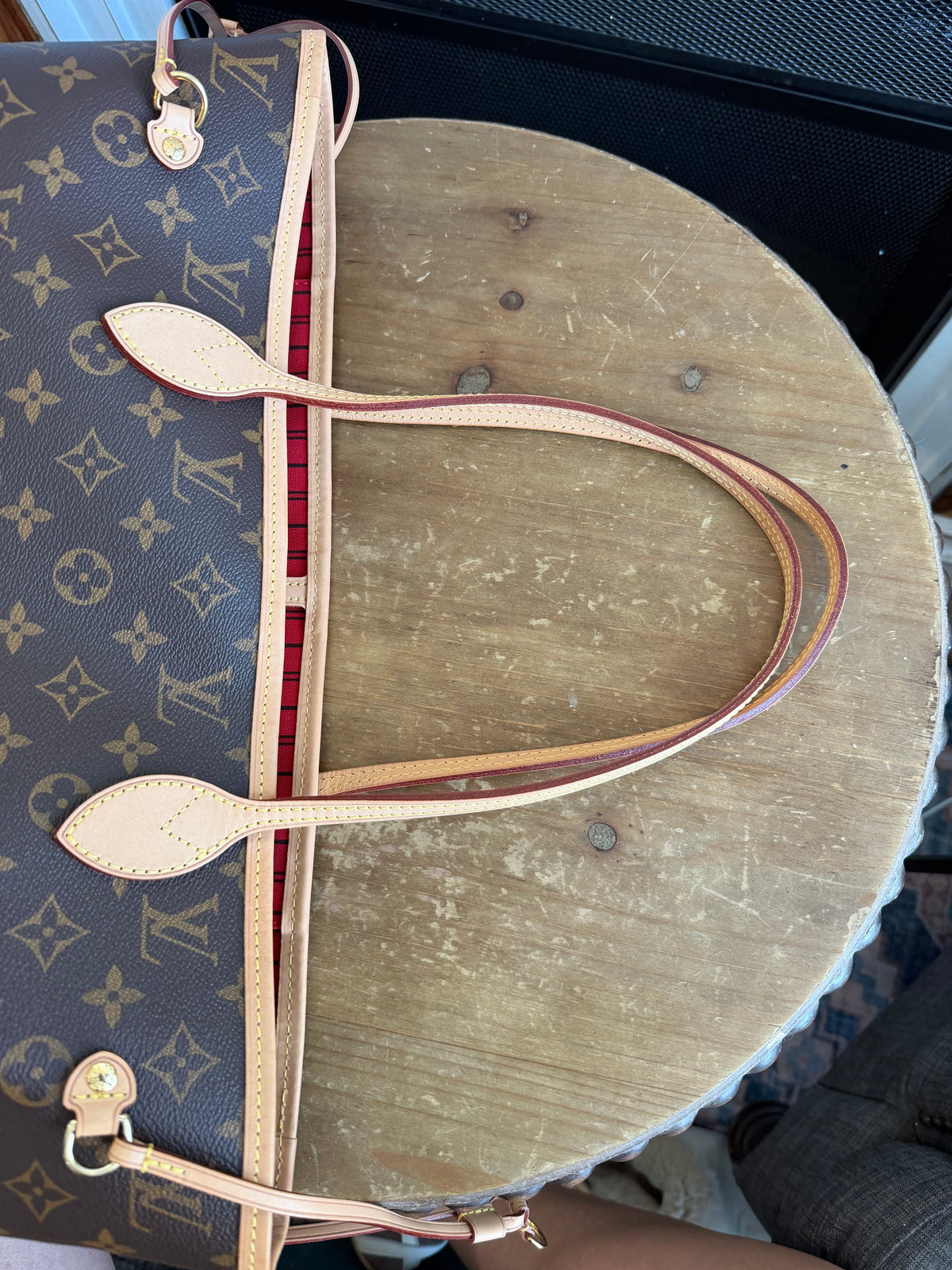Neverfull MM with Pouch in Monogram with Red Interior
