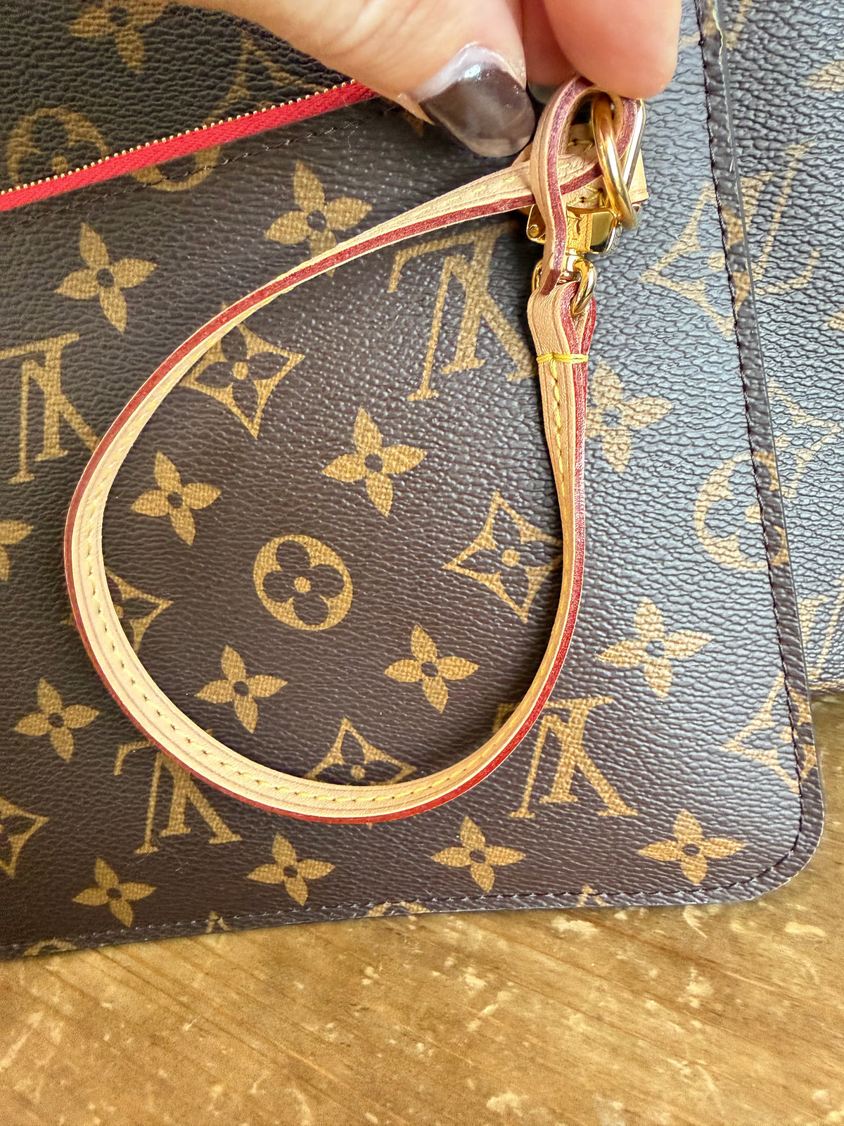 Neverfull MM with Pouch in Monogram with Red Interior