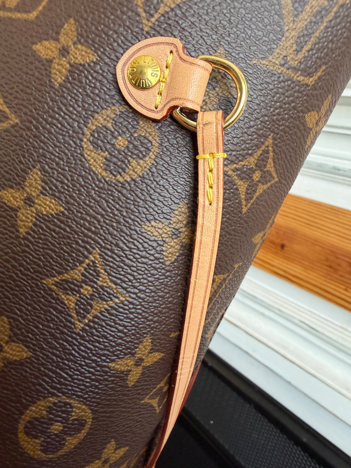 Neverfull MM with Pouch in Monogram with Red Interior