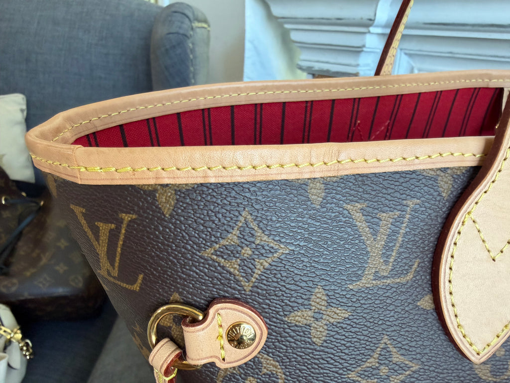 Neverfull MM with Pouch in Monogram with Red Interior