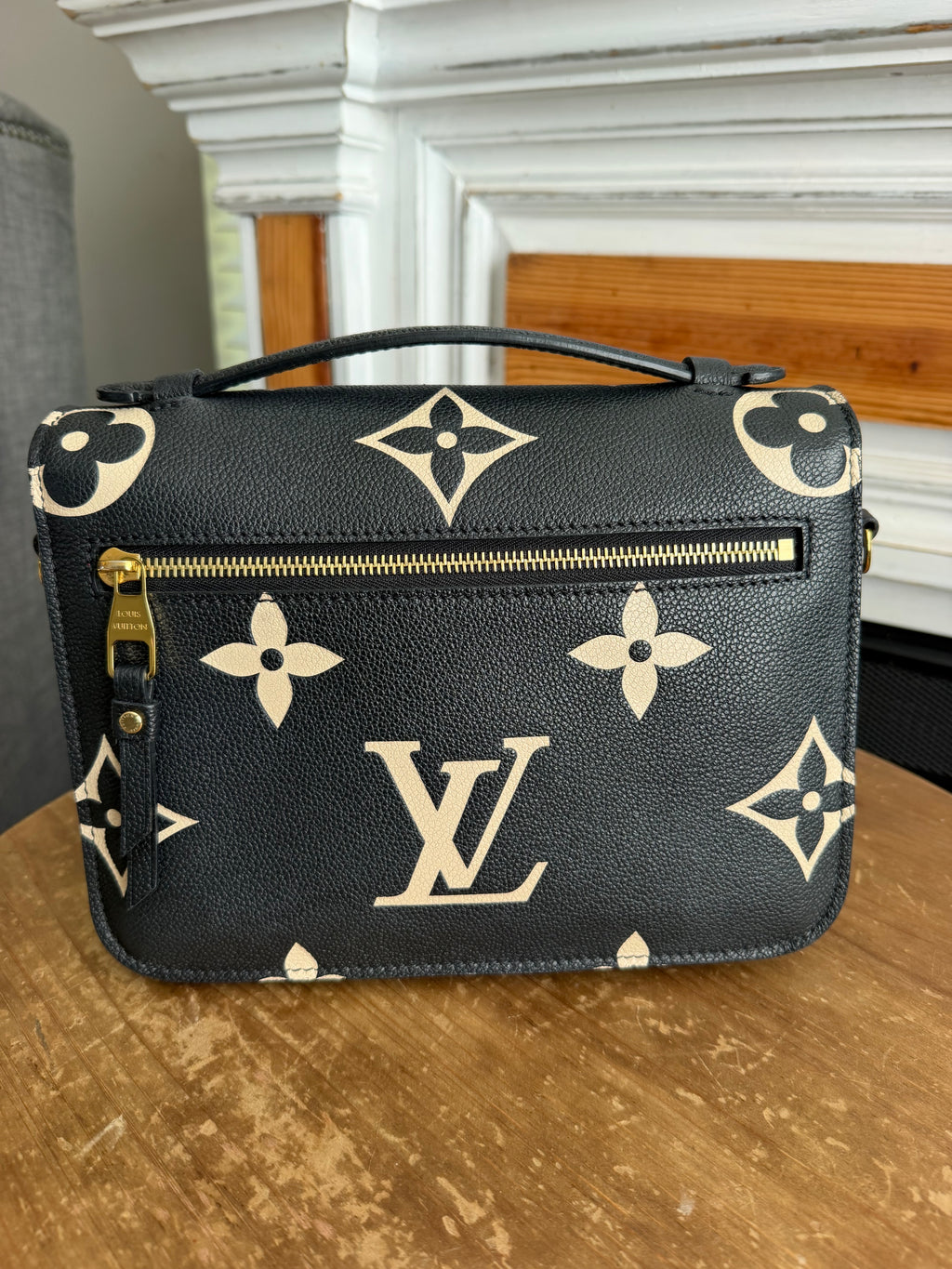 Pochette Métis Empreinte Giant Bicolor Monogram Black and Crème