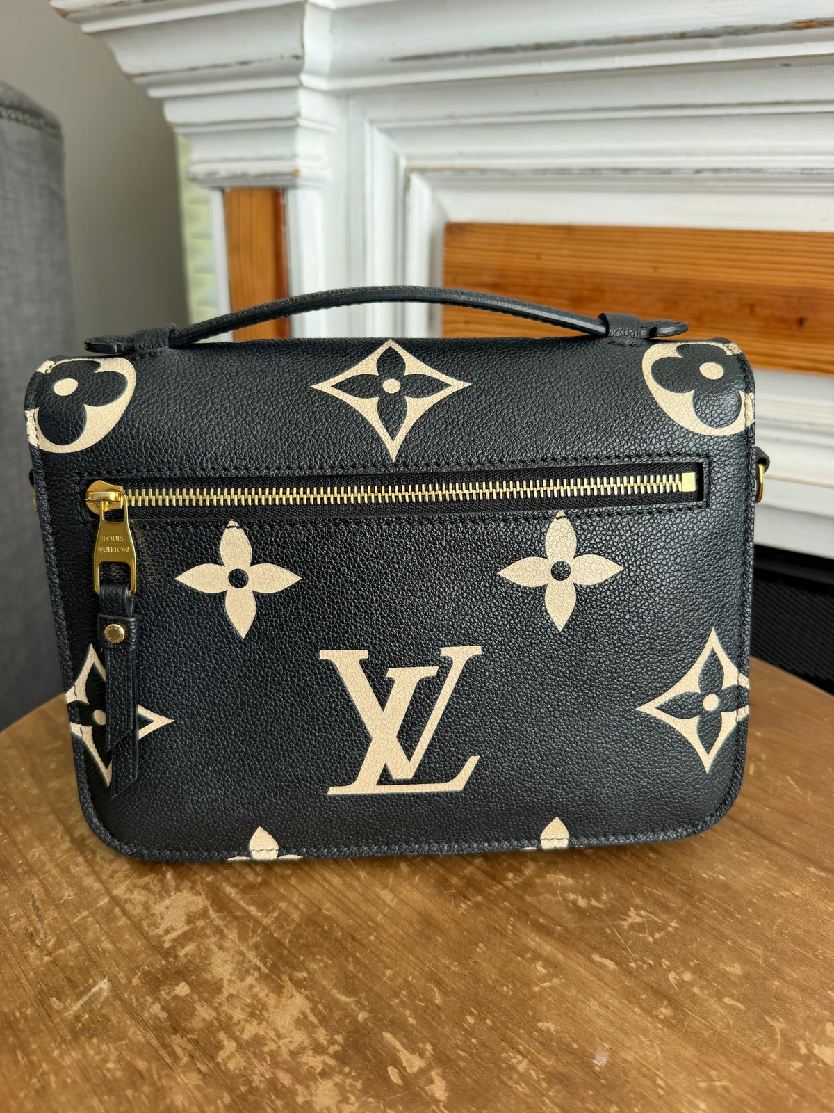 Pochette Métis Empreinte Giant Bicolor Monogram Black and Crème