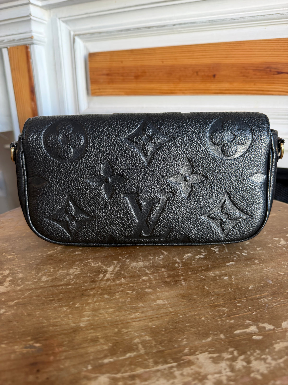 Wallet on Chain Ivy Empreinte in Black