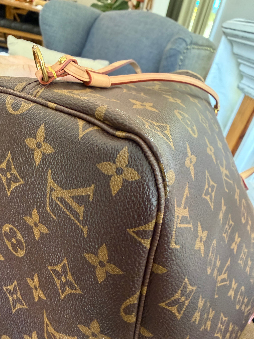 Neverfull MM with Pouch in Monogram with Red Interior