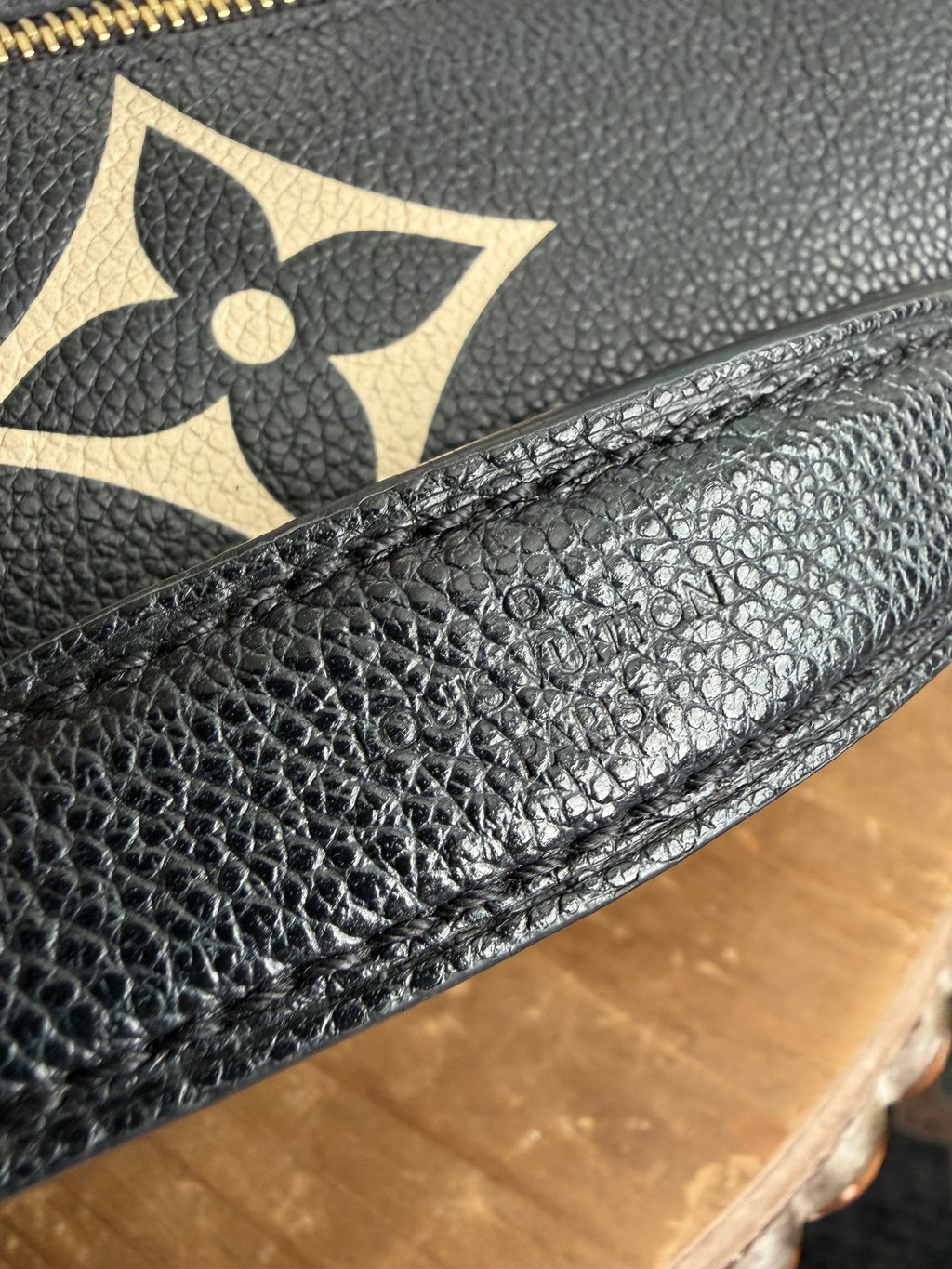 Pochette Métis Empreinte Giant Bicolor Monogram Black and Crème