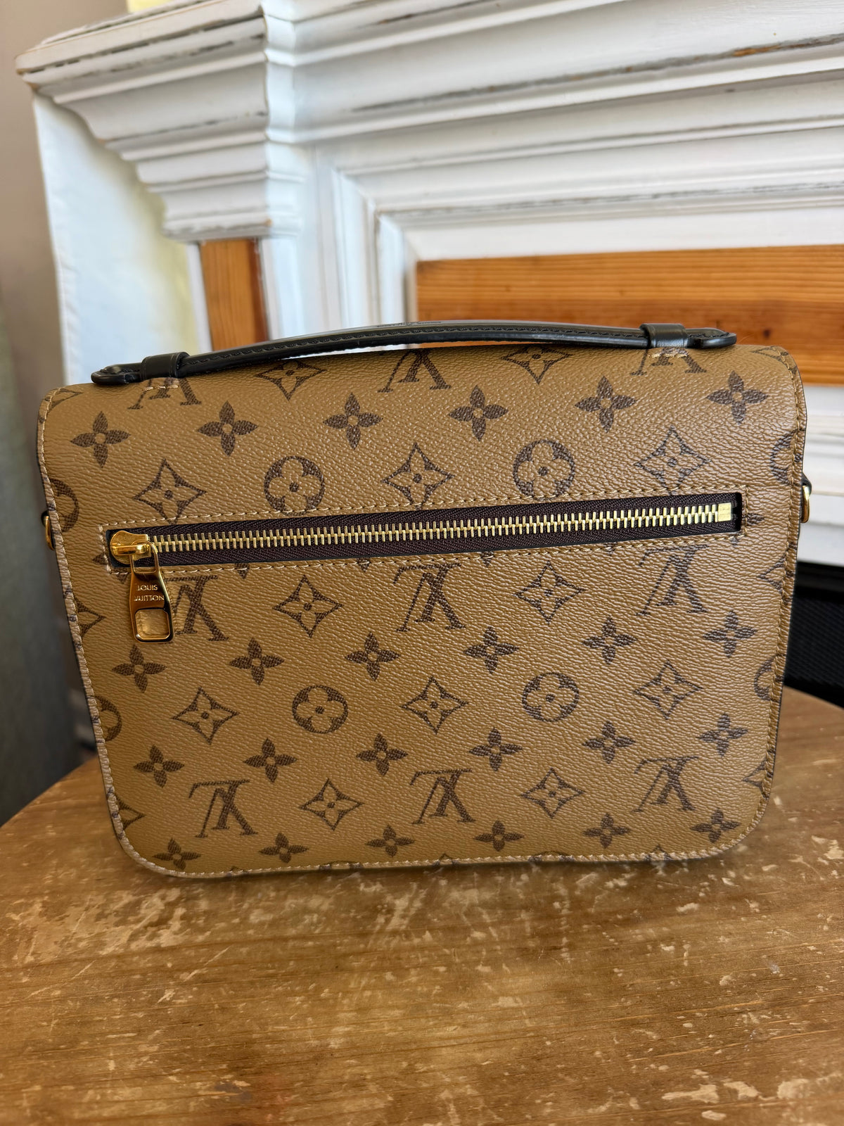 Pochette Métis in Reverse Monogram
