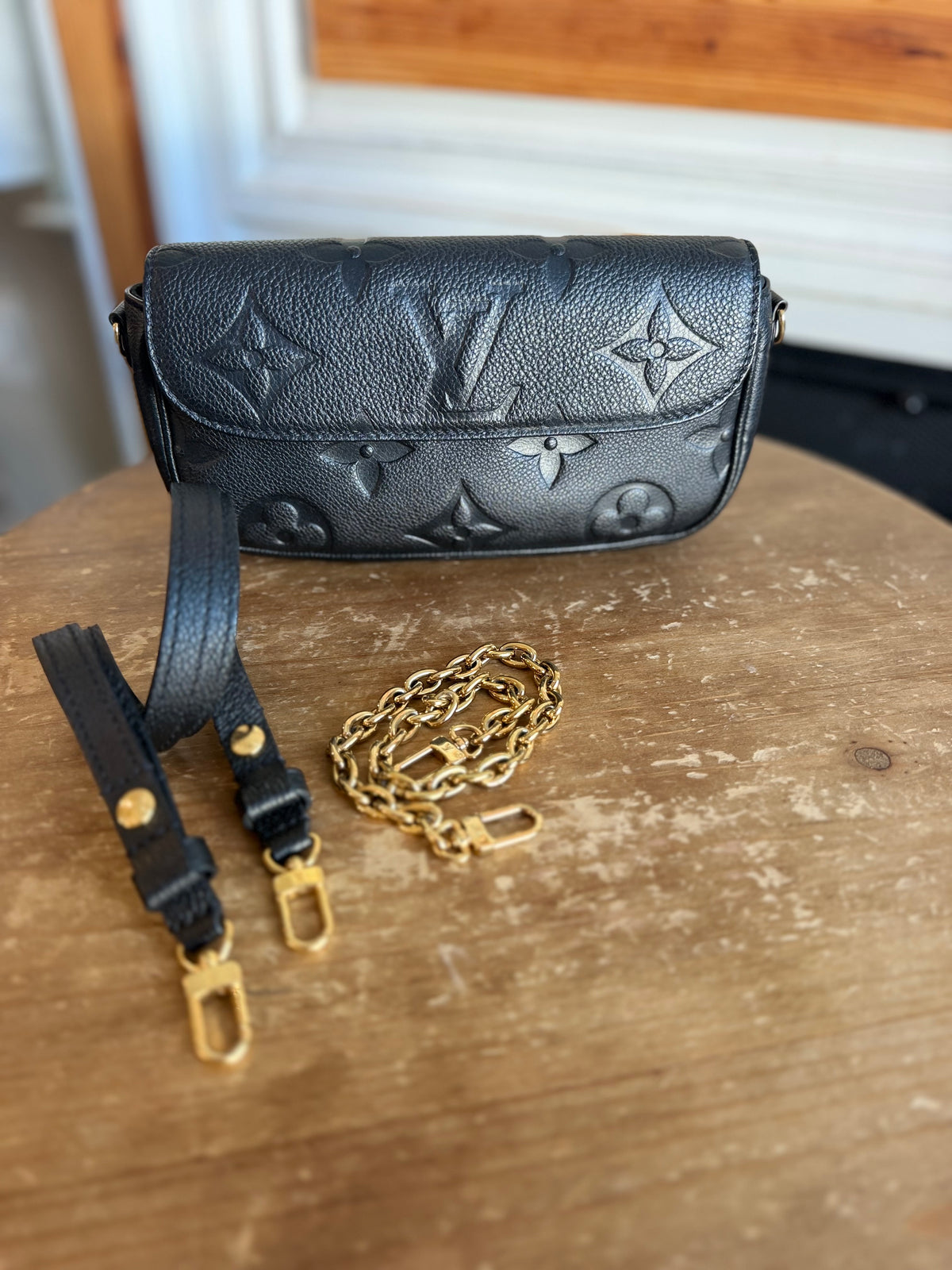 Wallet on Chain Ivy Empreinte in Black