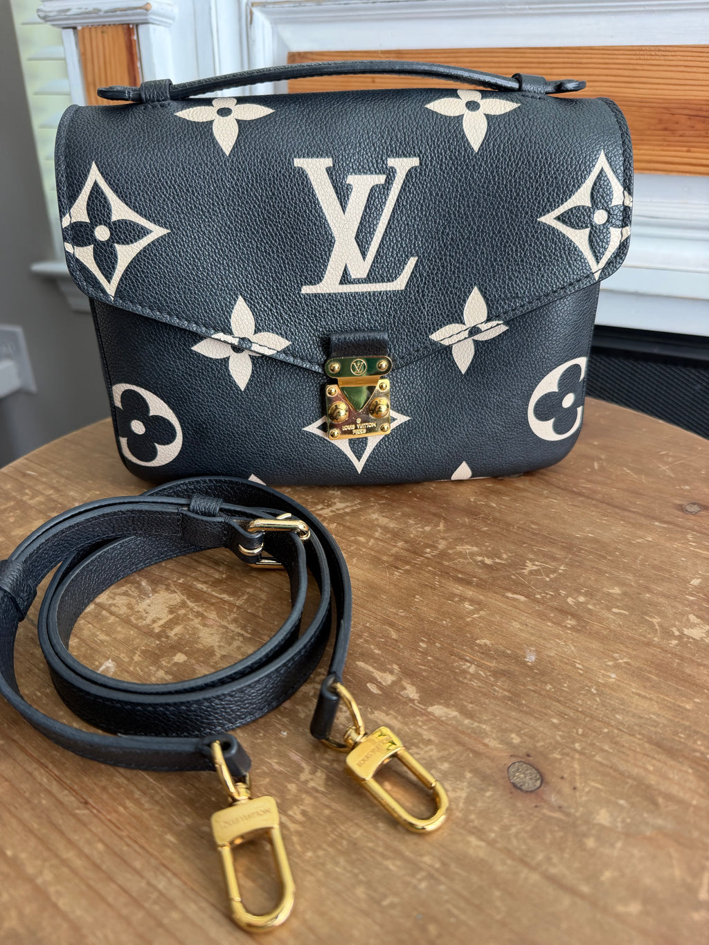 Pochette Métis Empreinte Giant Bicolor Monogram Black and Crème