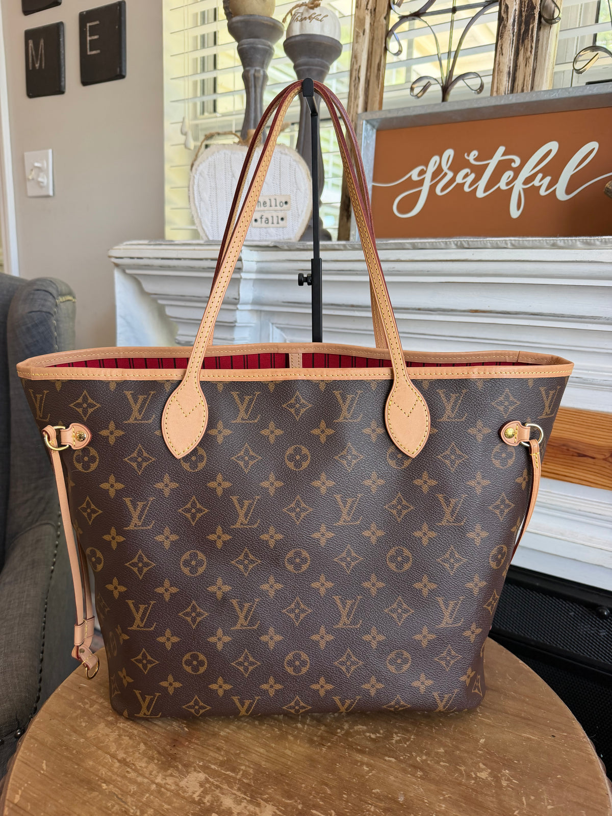 Neverfull MM with Pouch in Monogram with Red Interior