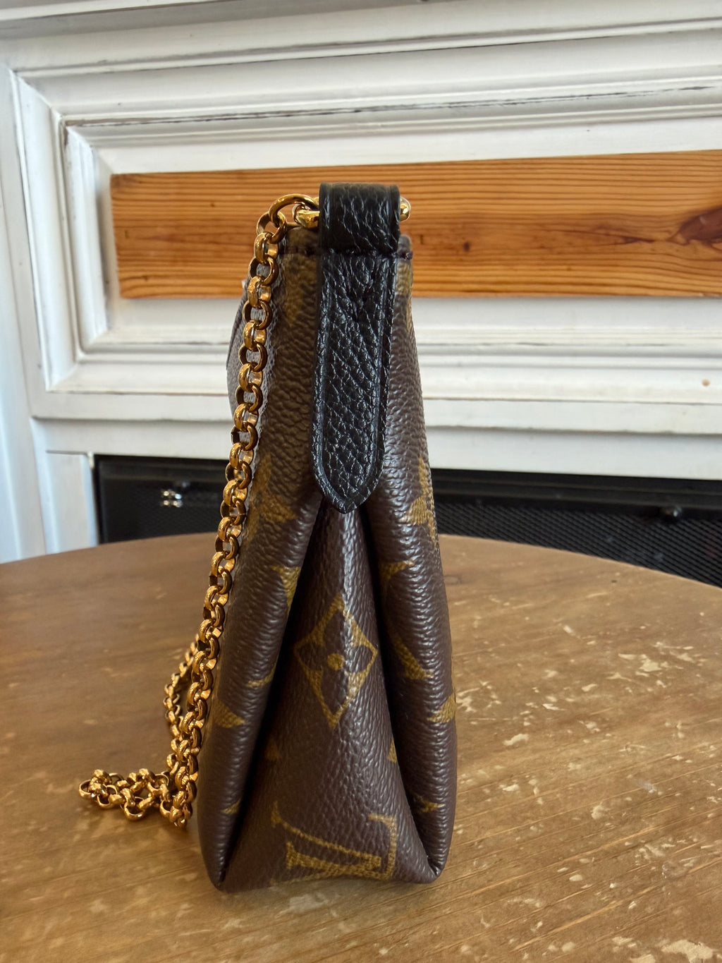 Pallas Clutch in Black