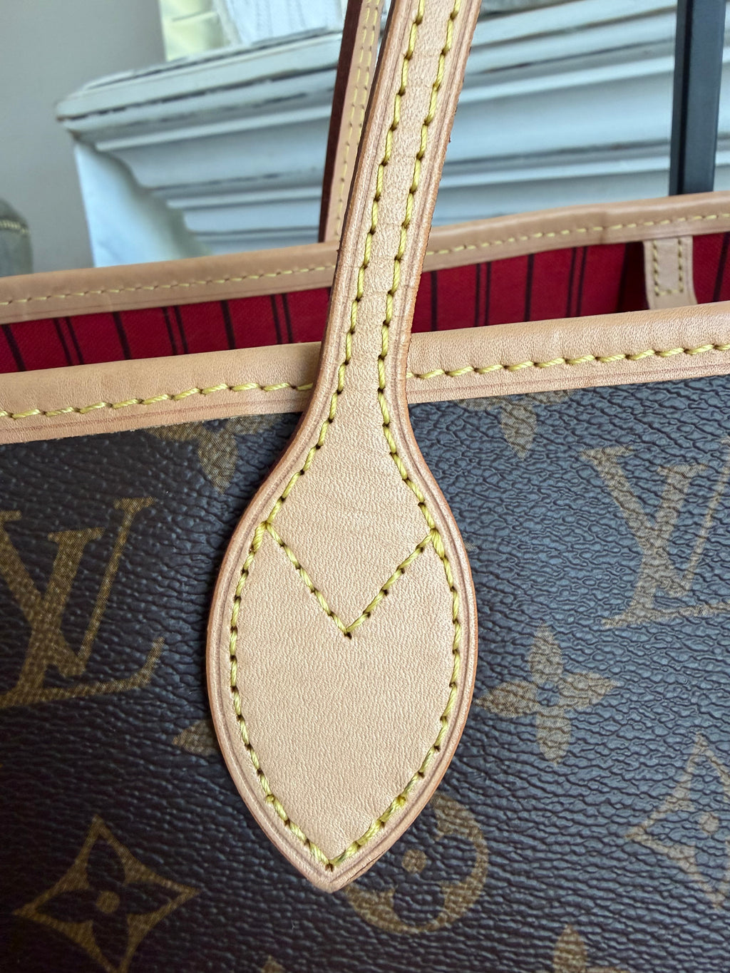 Neverfull MM with Pouch in Monogram with Red Interior