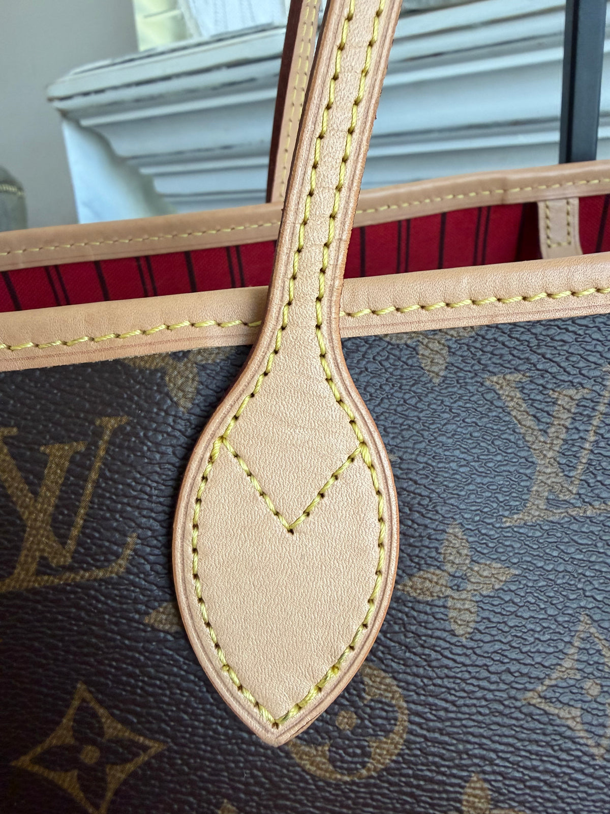 Neverfull MM with Pouch in Monogram with Red Interior