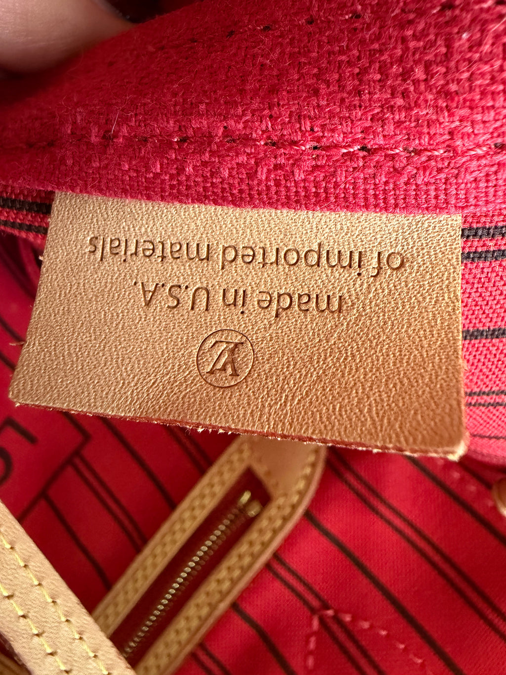 Neverfull MM with Pouch in Monogram with Red Interior