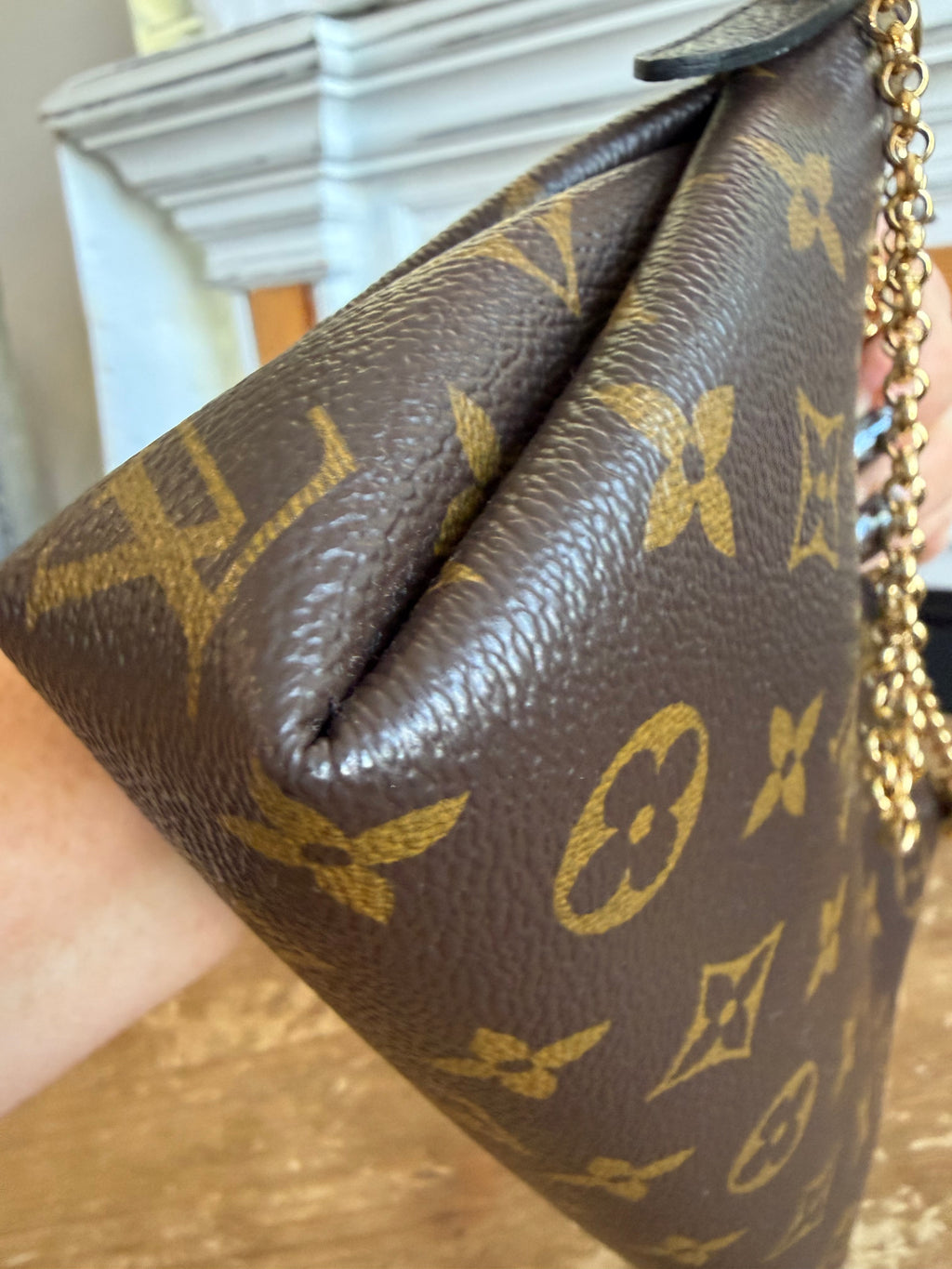 Pallas Clutch in Black