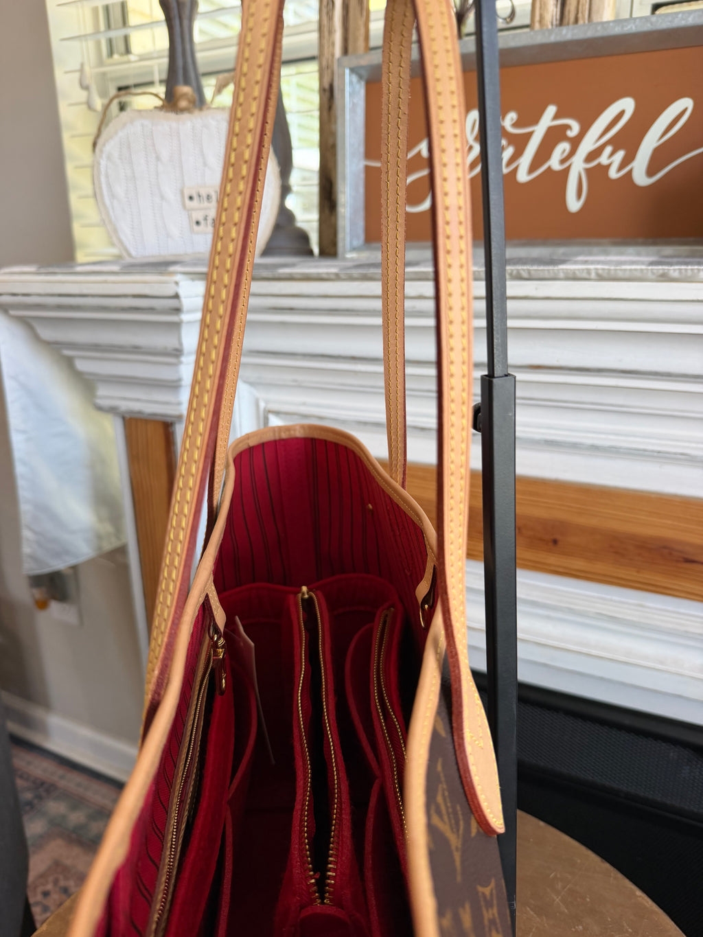 Neverfull MM with Pouch in Monogram with Red Interior
