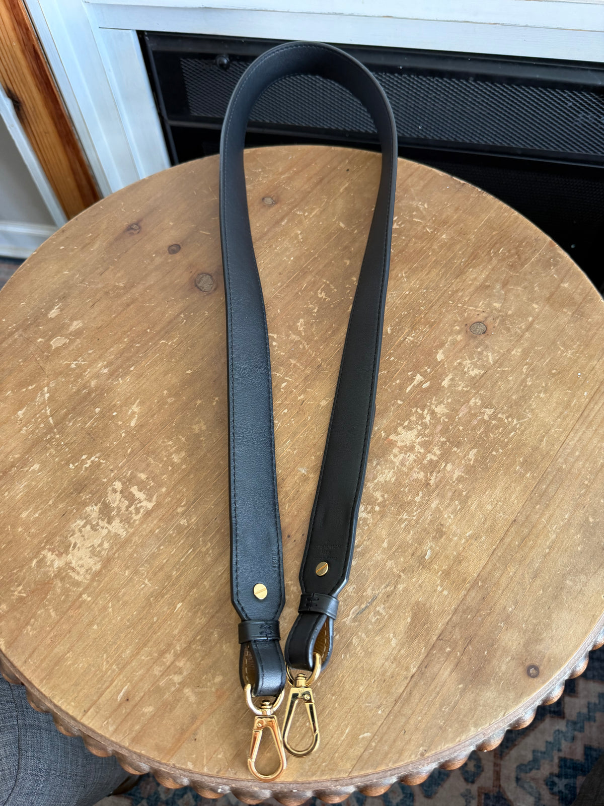 Bandouliere adjustable reverse mono and black leather strap