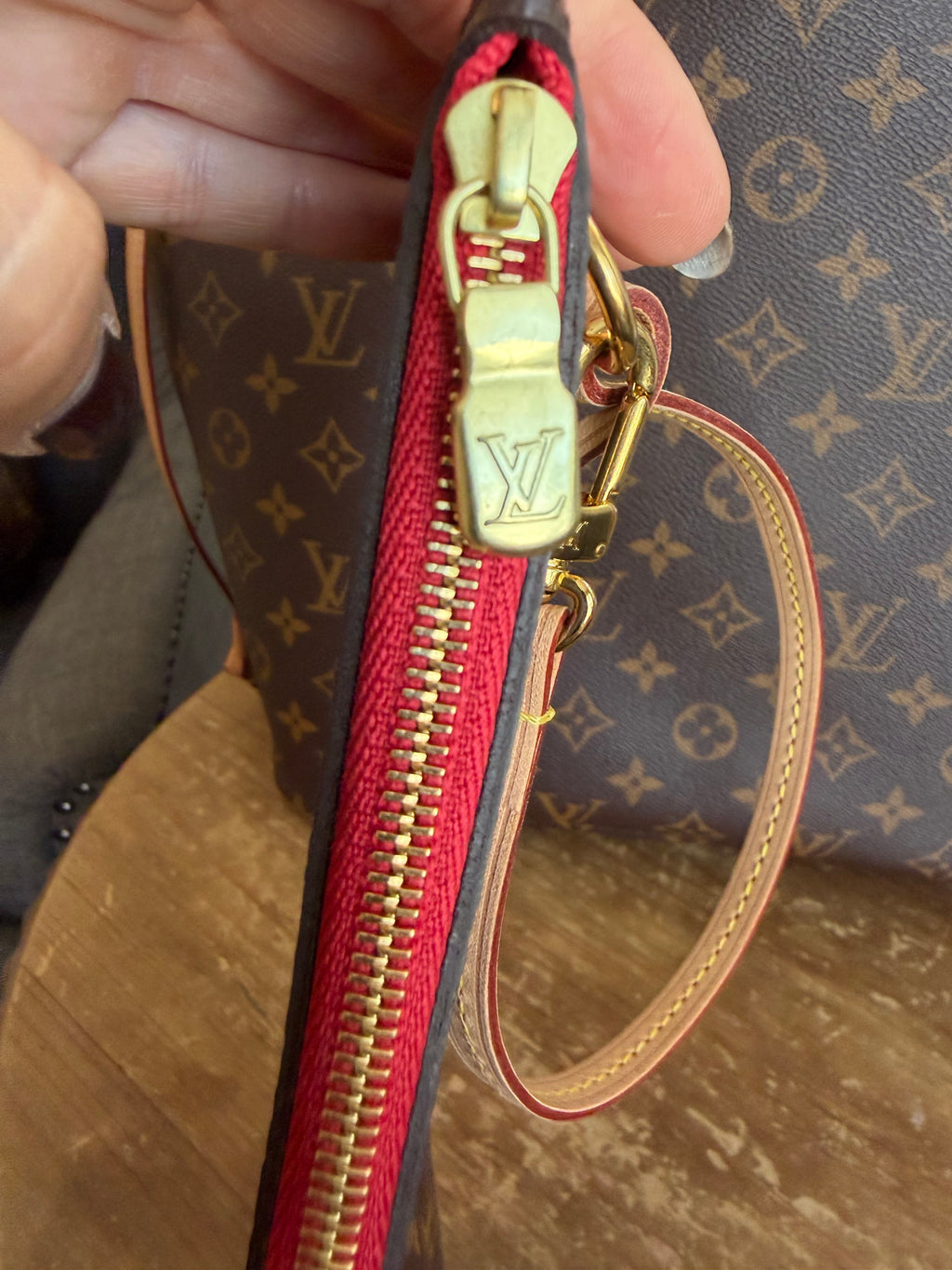 Neverfull MM with Pouch in Monogram with Red Interior