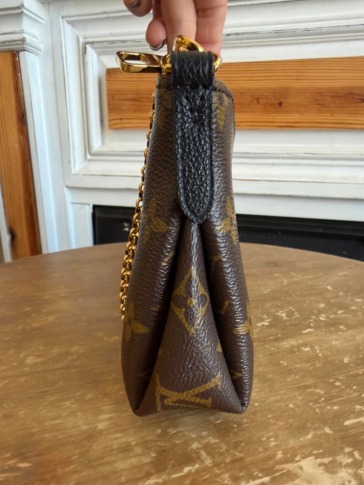 Pallas Clutch in Black