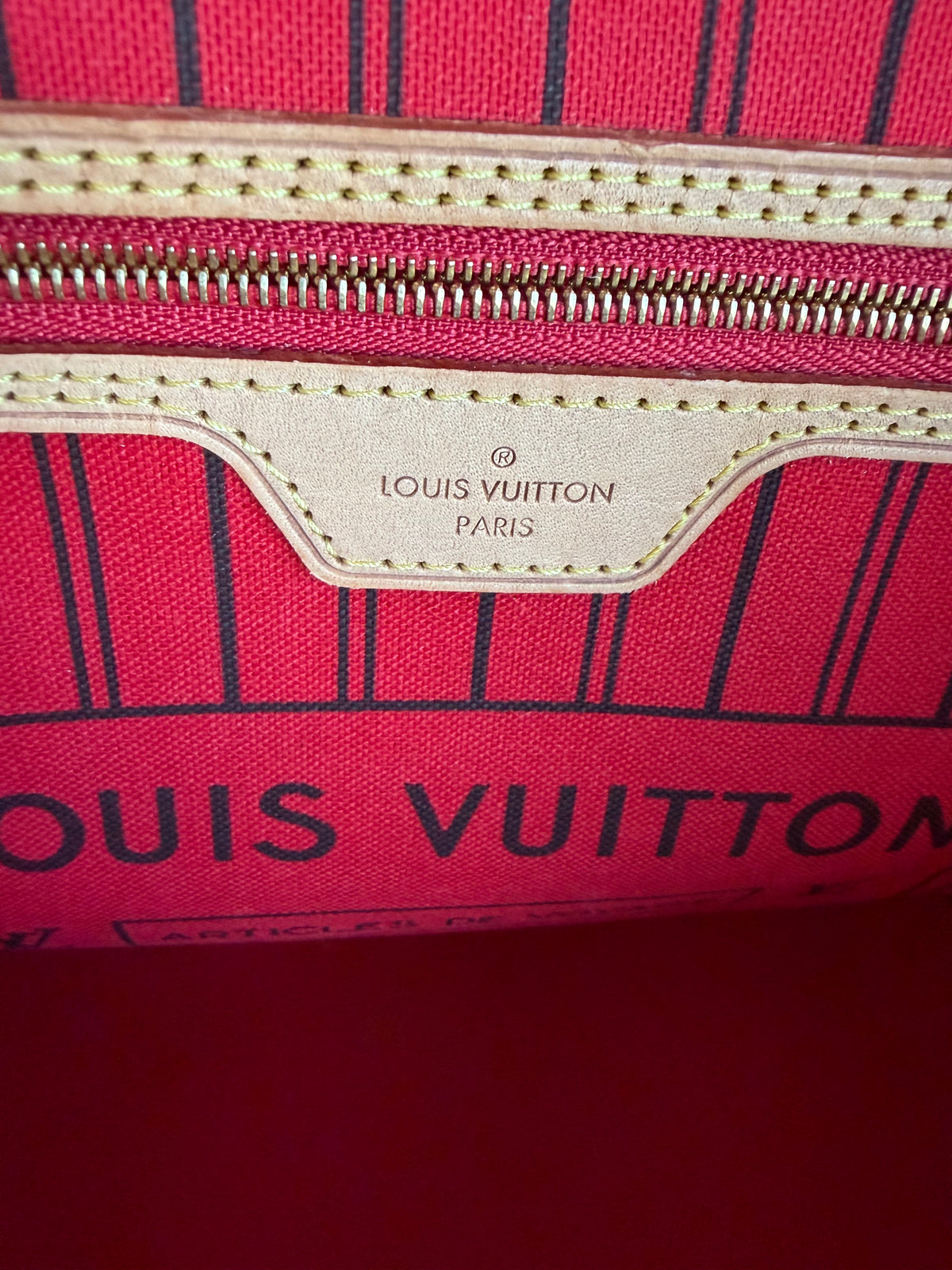 Neverfull MM with Pouch in Monogram with Red Interior