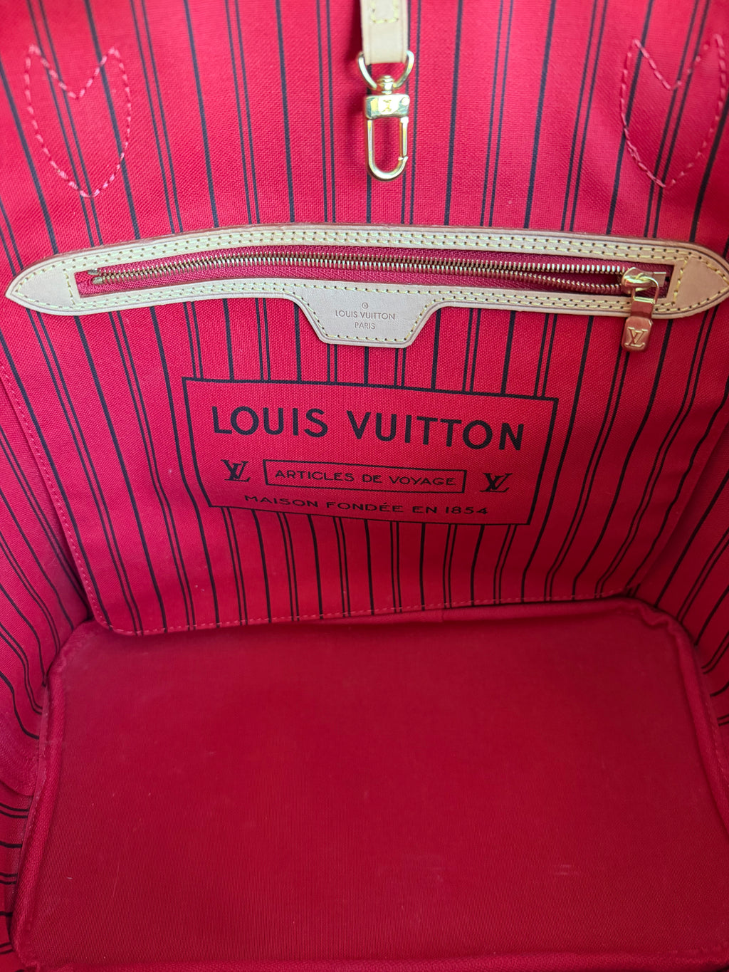 Neverfull MM with Pouch in Monogram with Red Interior