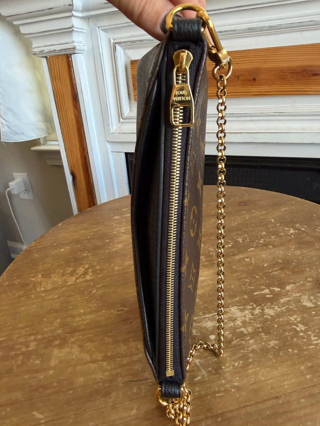 Pallas Clutch in Black