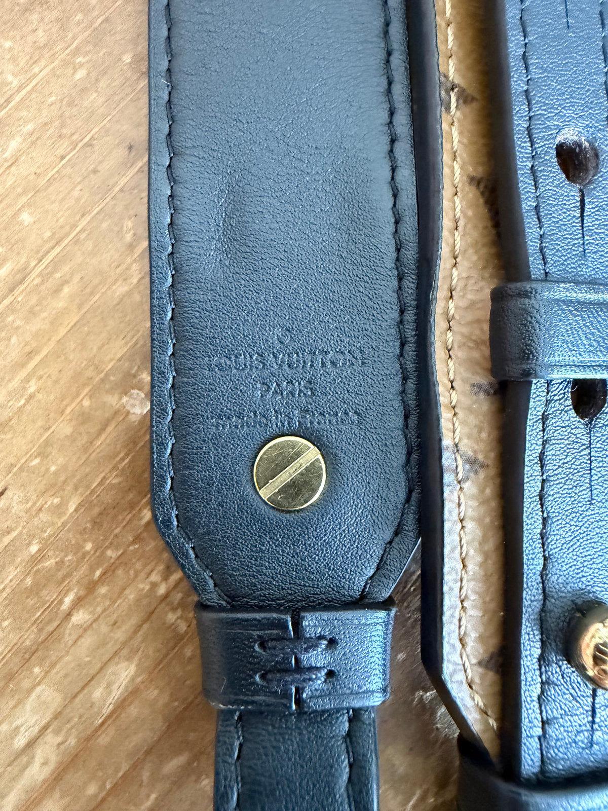 Bandouliere adjustable reverse mono and black leather strap