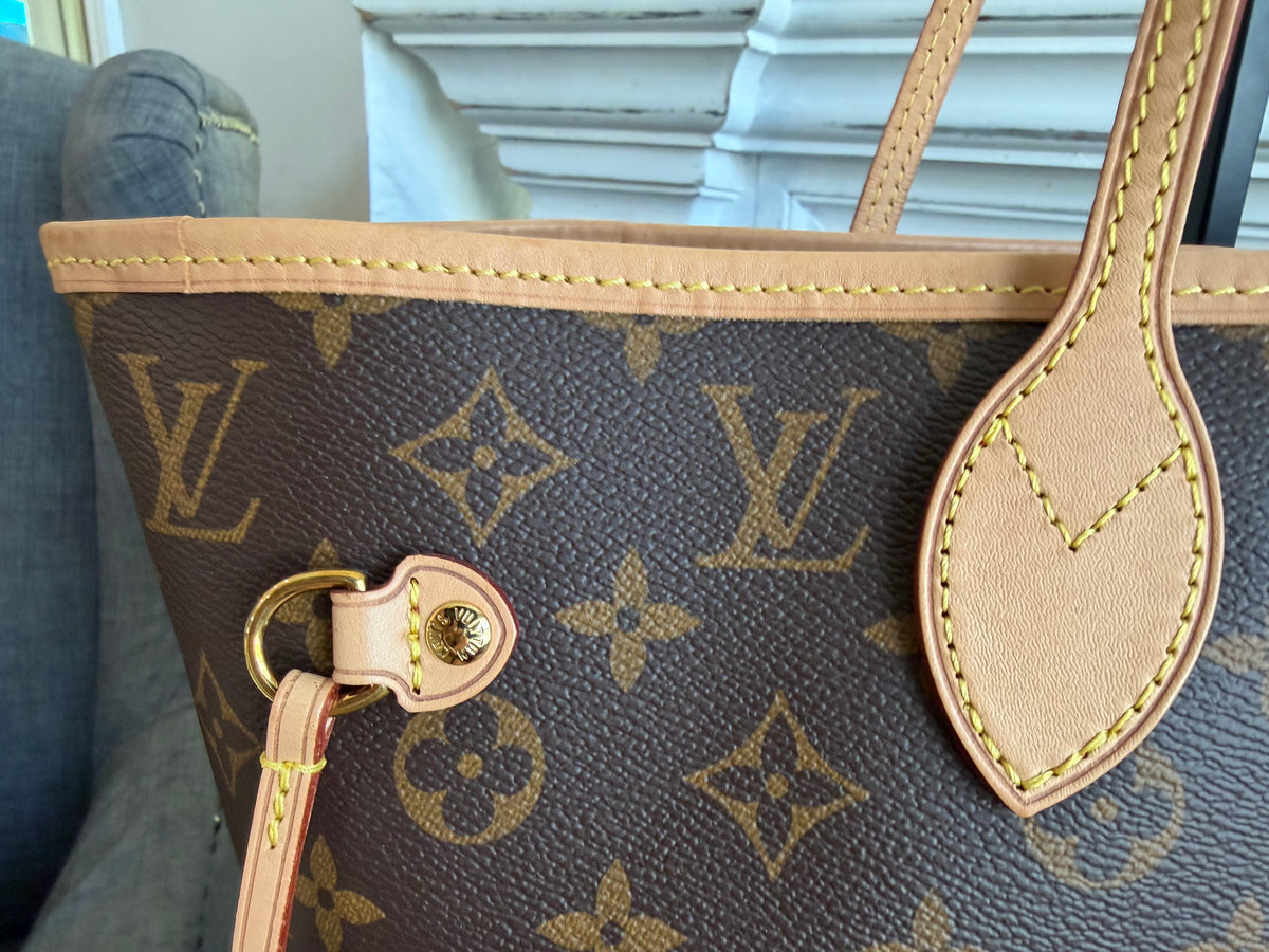 Neverfull MM with Pouch in Monogram with Red Interior