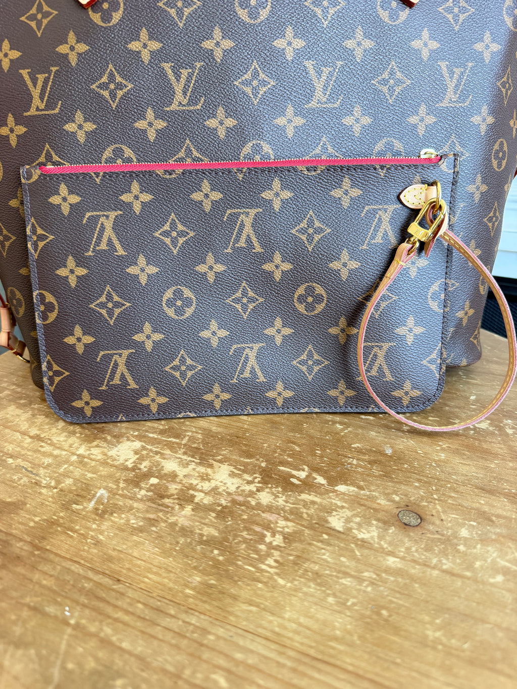 Neverfull MM with Pouch in Monogram with Red Interior