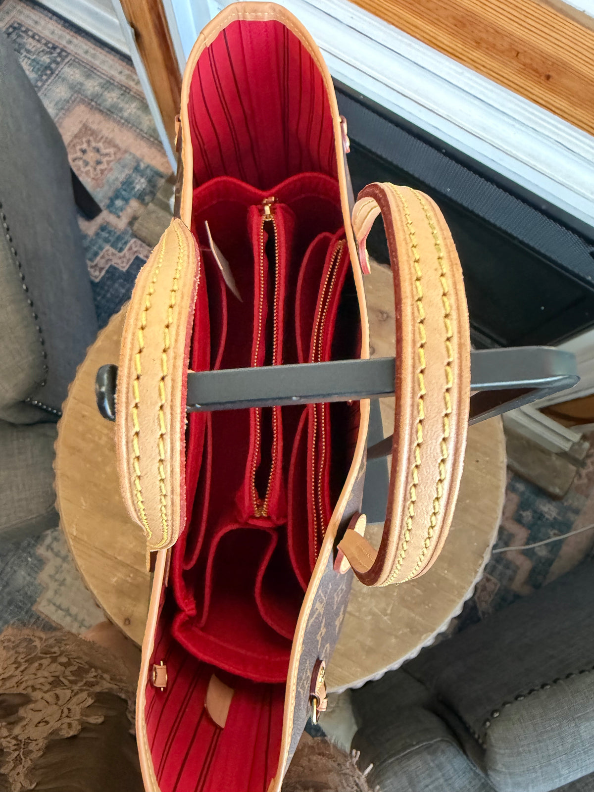 Neverfull MM with Pouch in Monogram with Red Interior
