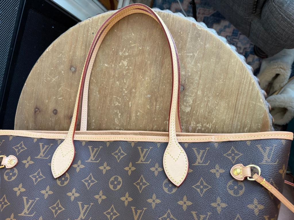 Neverfull MM with Pouch in Monogram with Red Interior