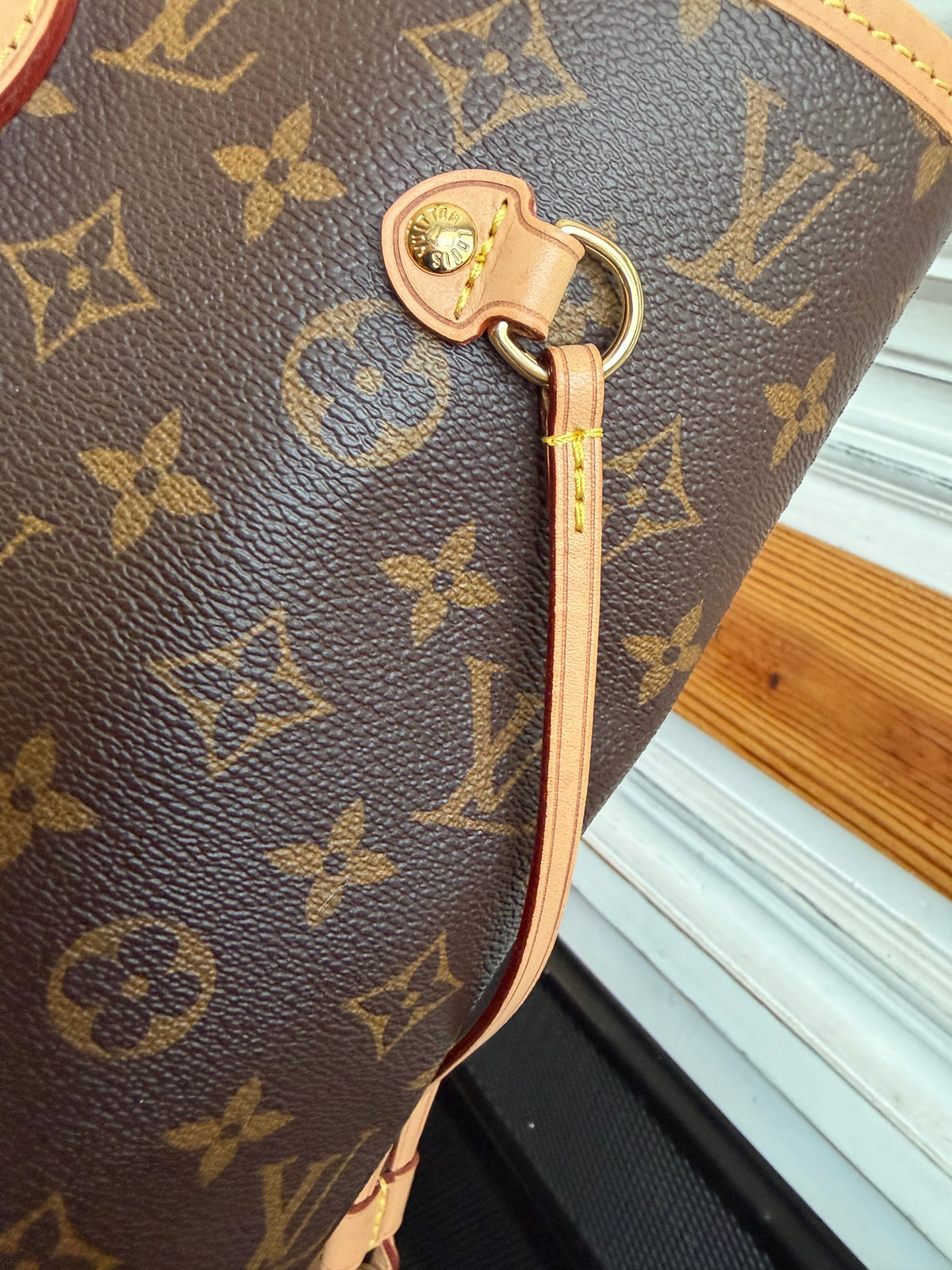 Neverfull MM with Pouch in Monogram with Red Interior