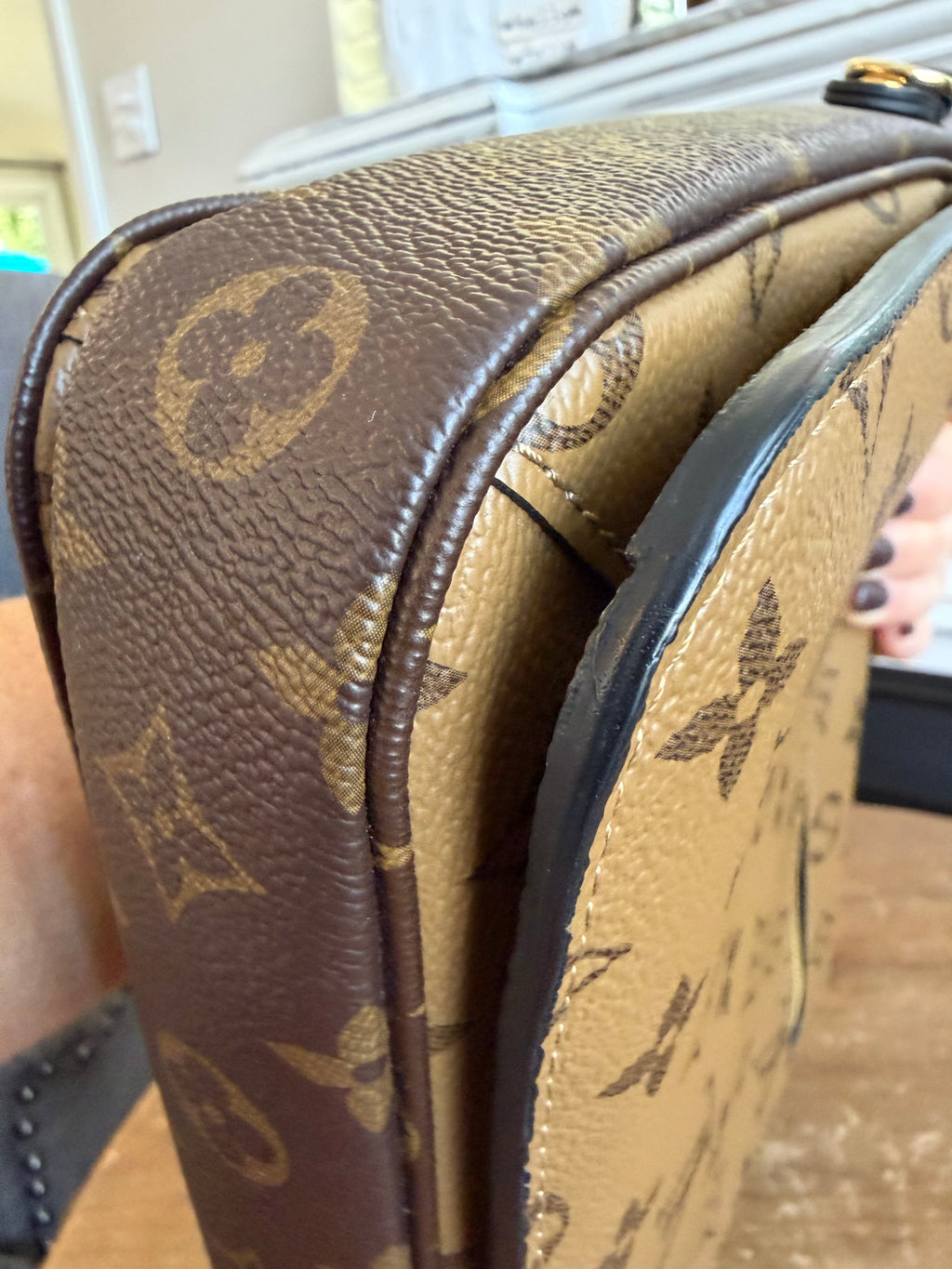 Pochette Métis in Reverse Monogram