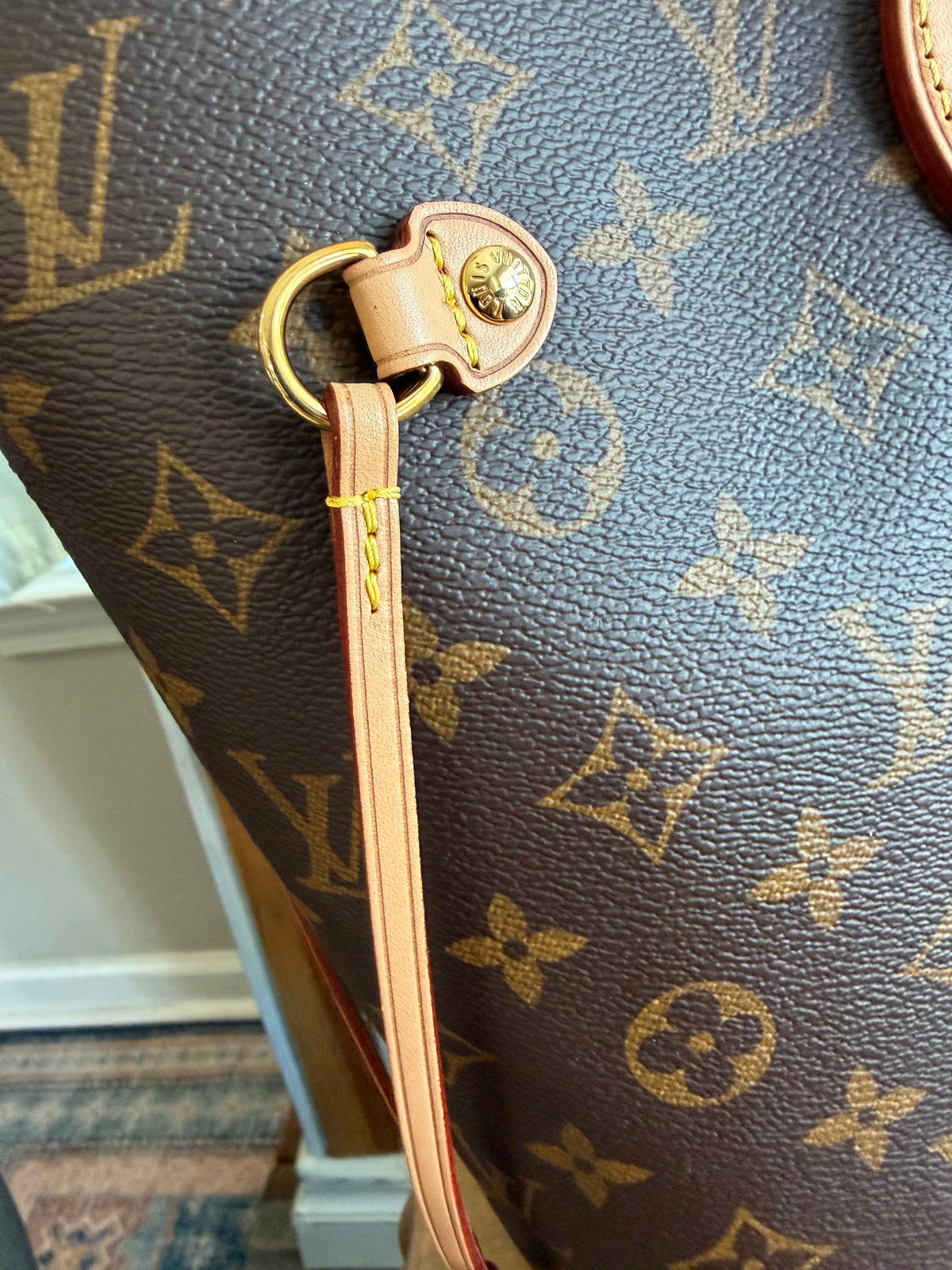 Neverfull MM with Pouch in Monogram with Red Interior